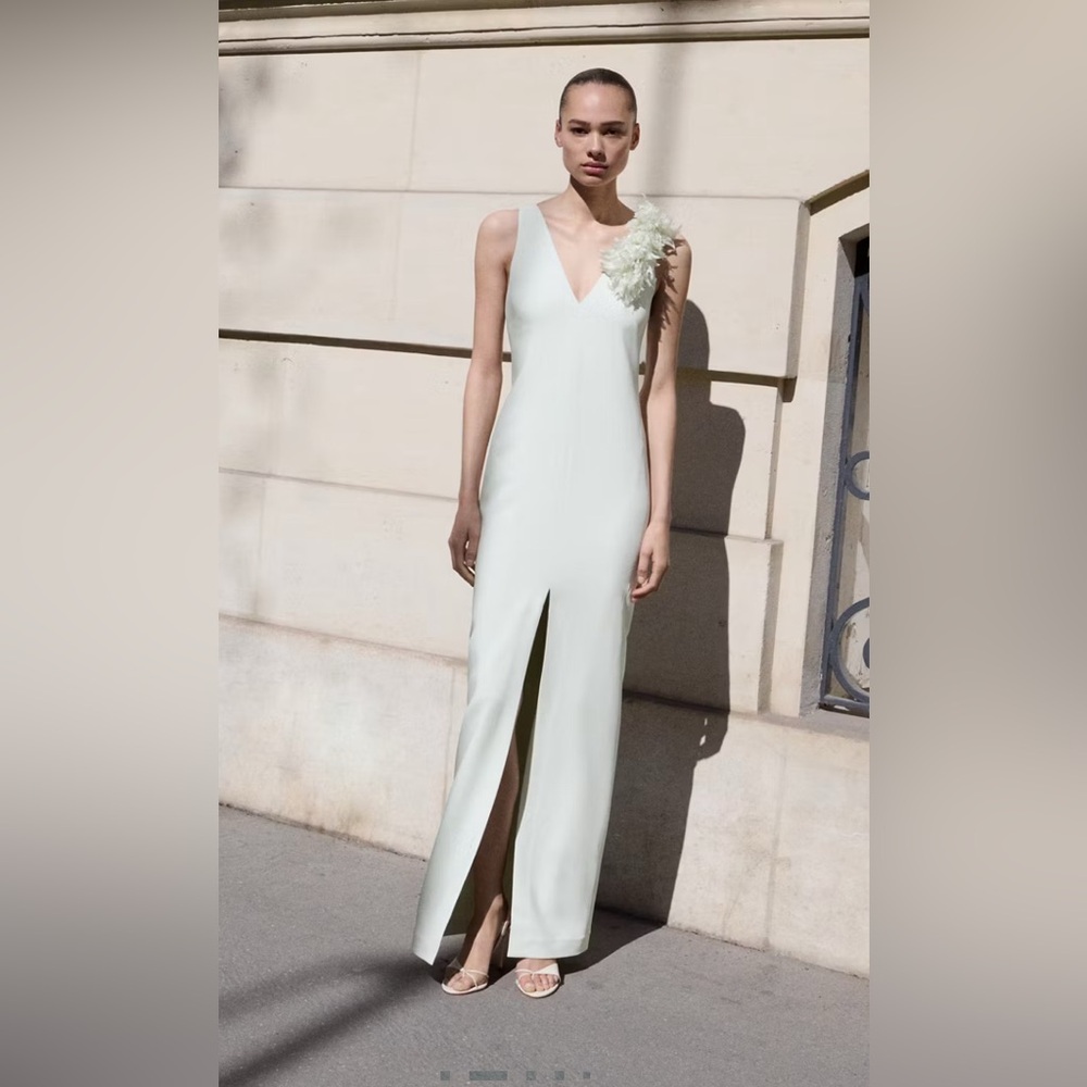 Elegant V-Neck Sheath Dress with Front Slit and flower broach